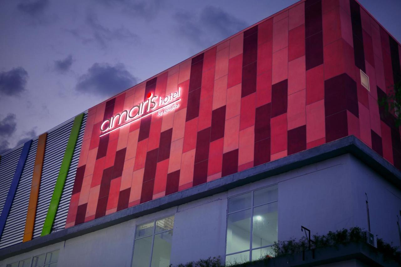 Amaris Hotel Ponorogo Экстерьер фото