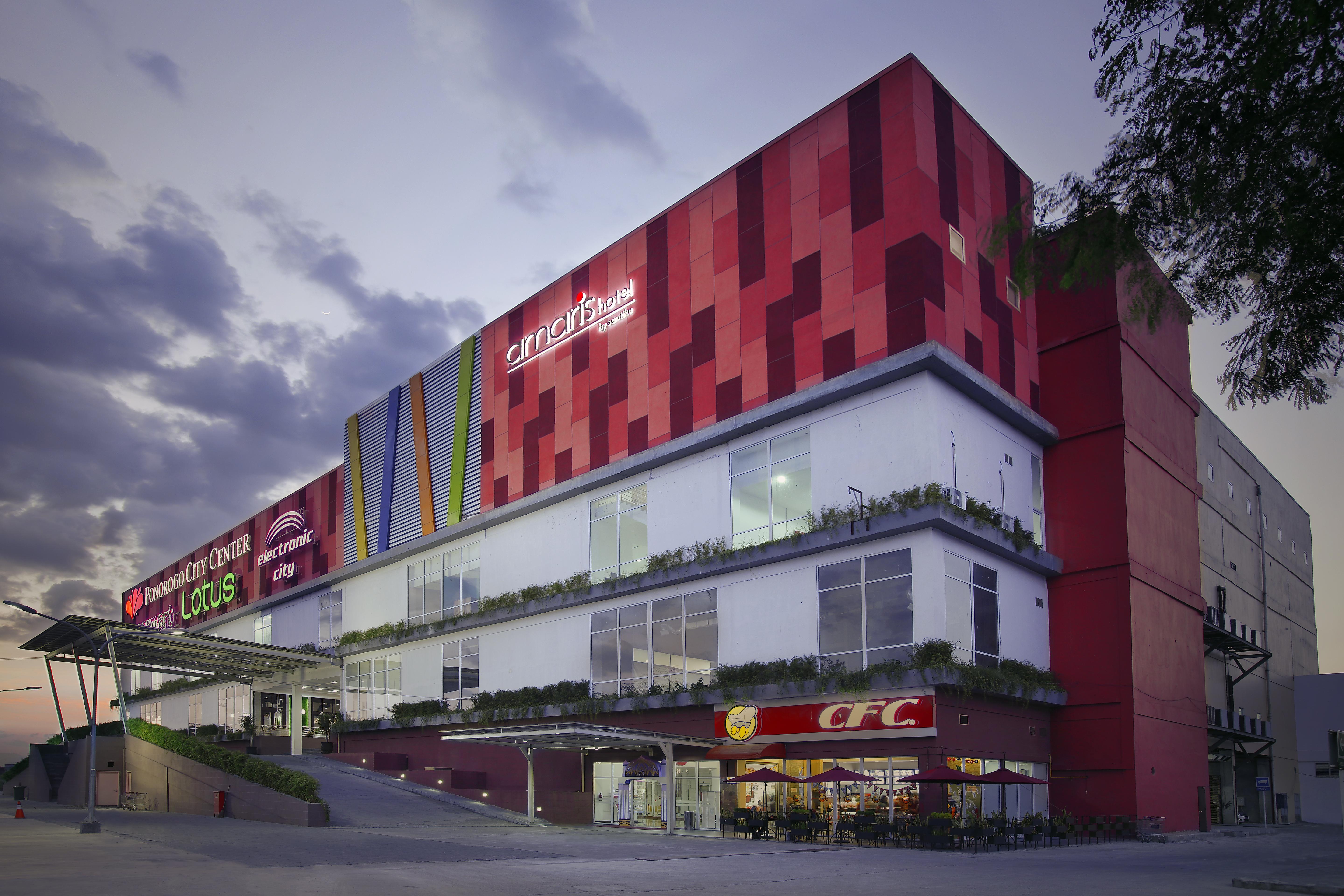 Amaris Hotel Ponorogo Экстерьер фото