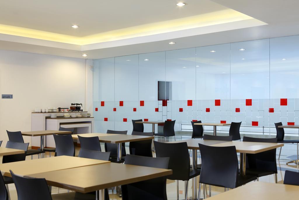 Amaris Hotel Ponorogo Экстерьер фото