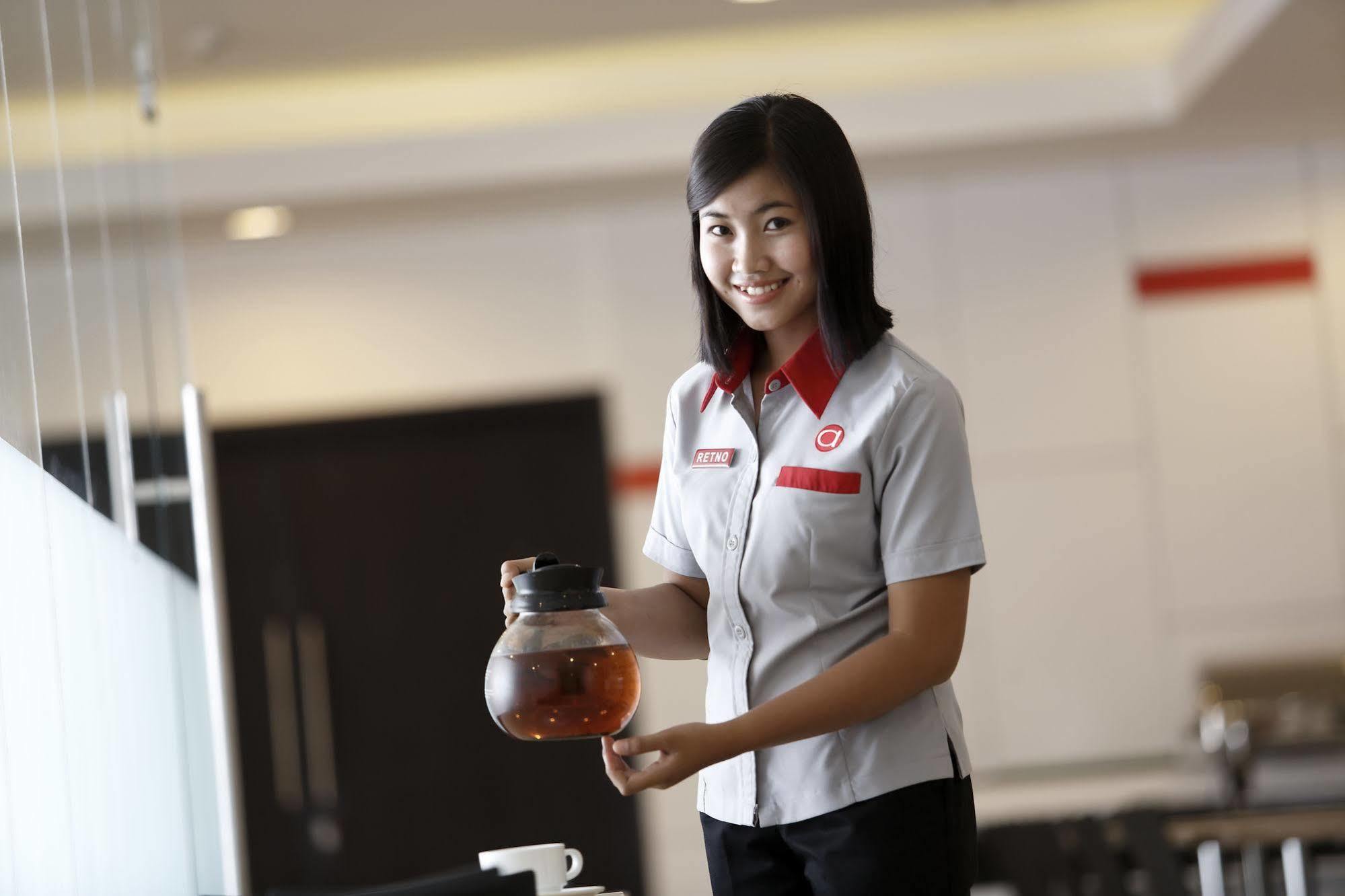 Amaris Hotel Ponorogo Экстерьер фото